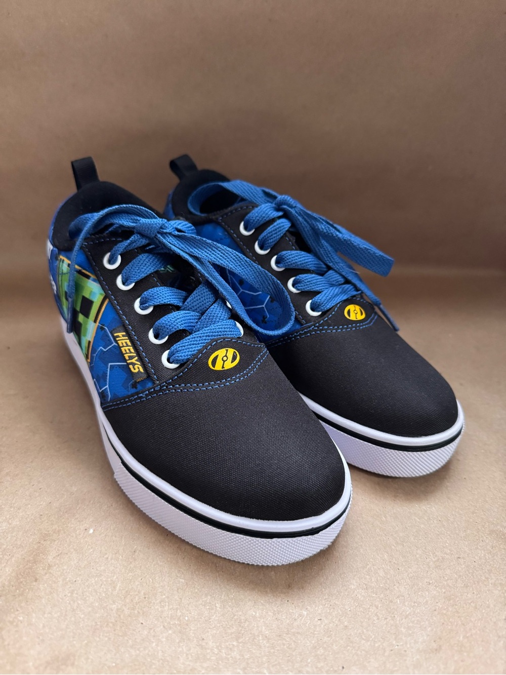 Heelys x Minecraft Pro 20 Skate Shoe - Black / Blue. Youth 4/EU 35